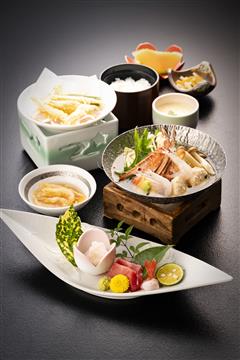 1日目ご昼食　白エビ御膳（一例）